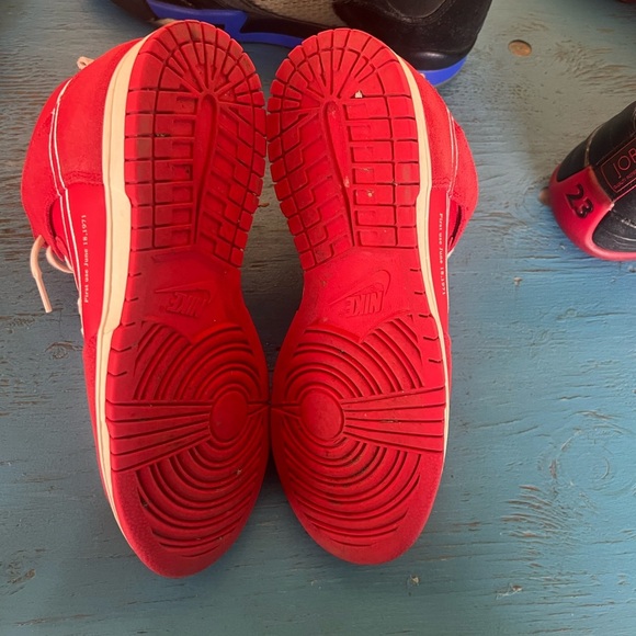 Nike Kids Red and White High-Top Sneakers Nike Dunk High - Picture 7 of 7